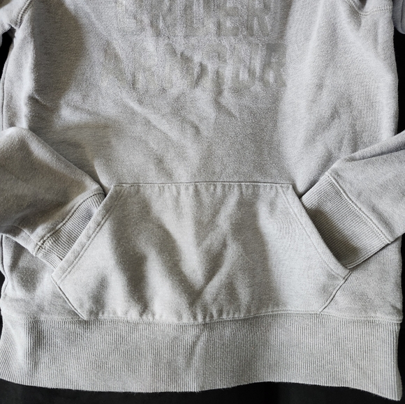 Under Armour crewneck small - Picture 3 of 5